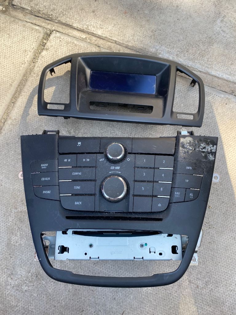 dashboard center console - insignia Sri 2011