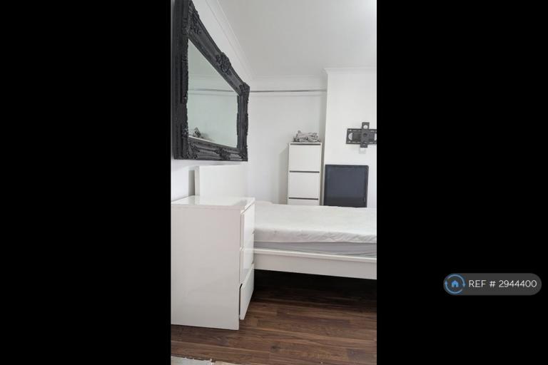 1 bedroom in North Road, Romford, RM6 (#2944400)