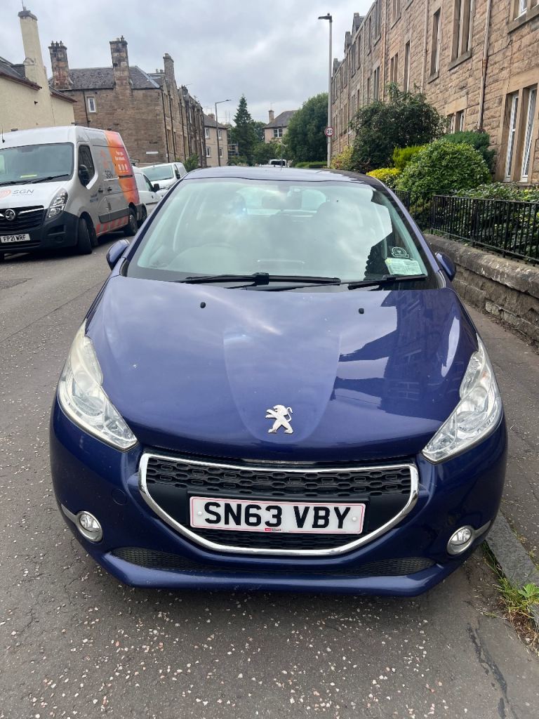 Blue Peugeot 208 1.0 Petrol – 2013 | £1,000