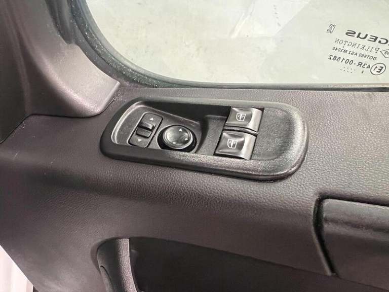 2023 Renault Master LM35dCi 135 Business+ Medium Roof Van PANEL VAN DIESEL Manual