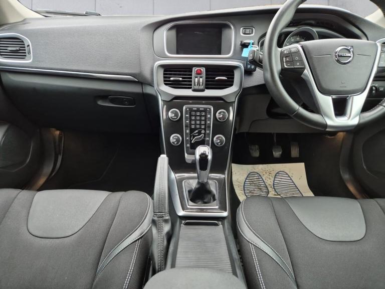 2018 Volvo V40 2.0 D2 Momentum Nav Plus Euro 6 (s/s) 5dr HATCHBACK Diesel Manual