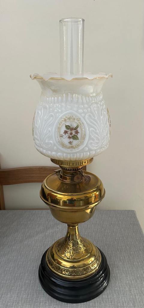 Beautiful Victorian Brass Dual Oil Lamp. 