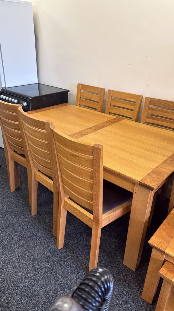 Solid Oak Dining Table & 6 Chairs 
