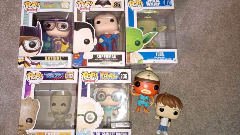 Various Funko pops