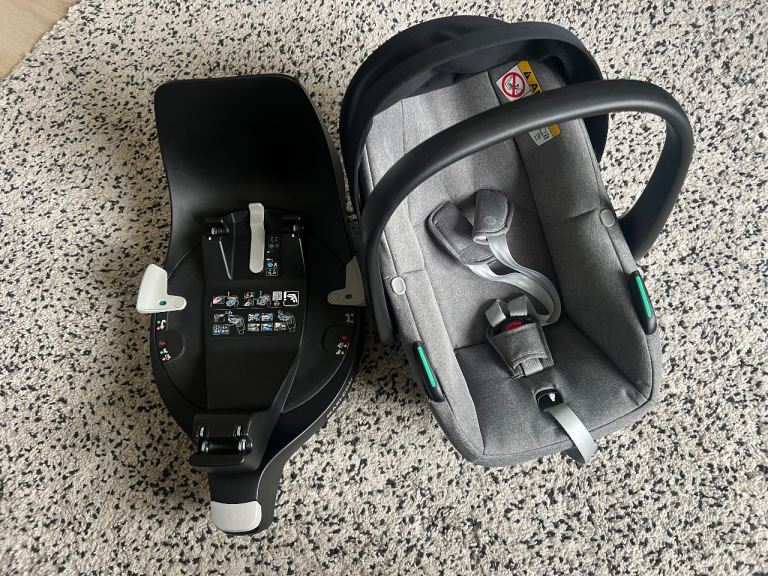 Maxi-Cosi CabrioFix S i-Size Car Seat + FamilyFix 360 ISOFIX Rotating Base