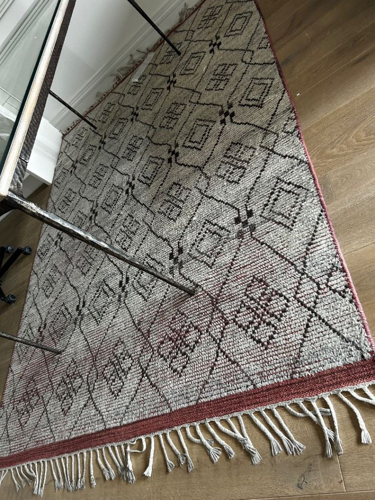 Patterned Area Rug – Good Condition. Collection only 