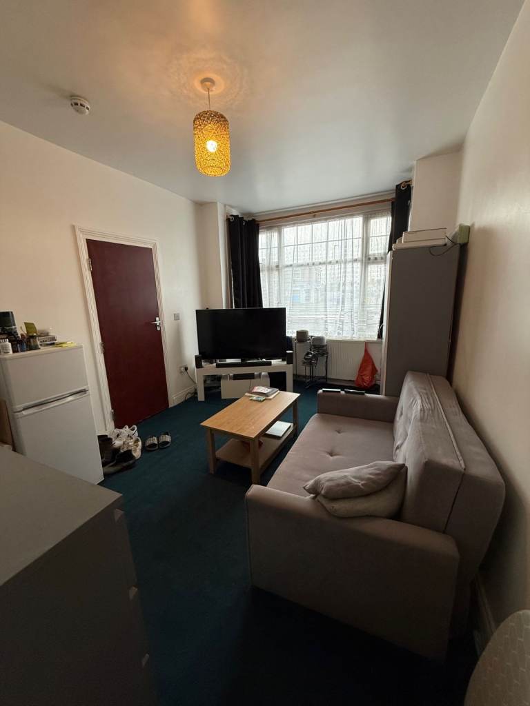 BEAUTIFUL STUDIO FLAT FOR RENT IN HOUNSLOW EAST