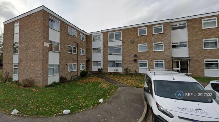 3 bedroom flat in Patching Hall Lane, Chelmsford, CM1 (3 bed) (#2917532)