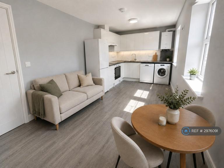 2 bedroom flat in Pitt Road, Bristol, BS7 (2 bed) (#2976091)