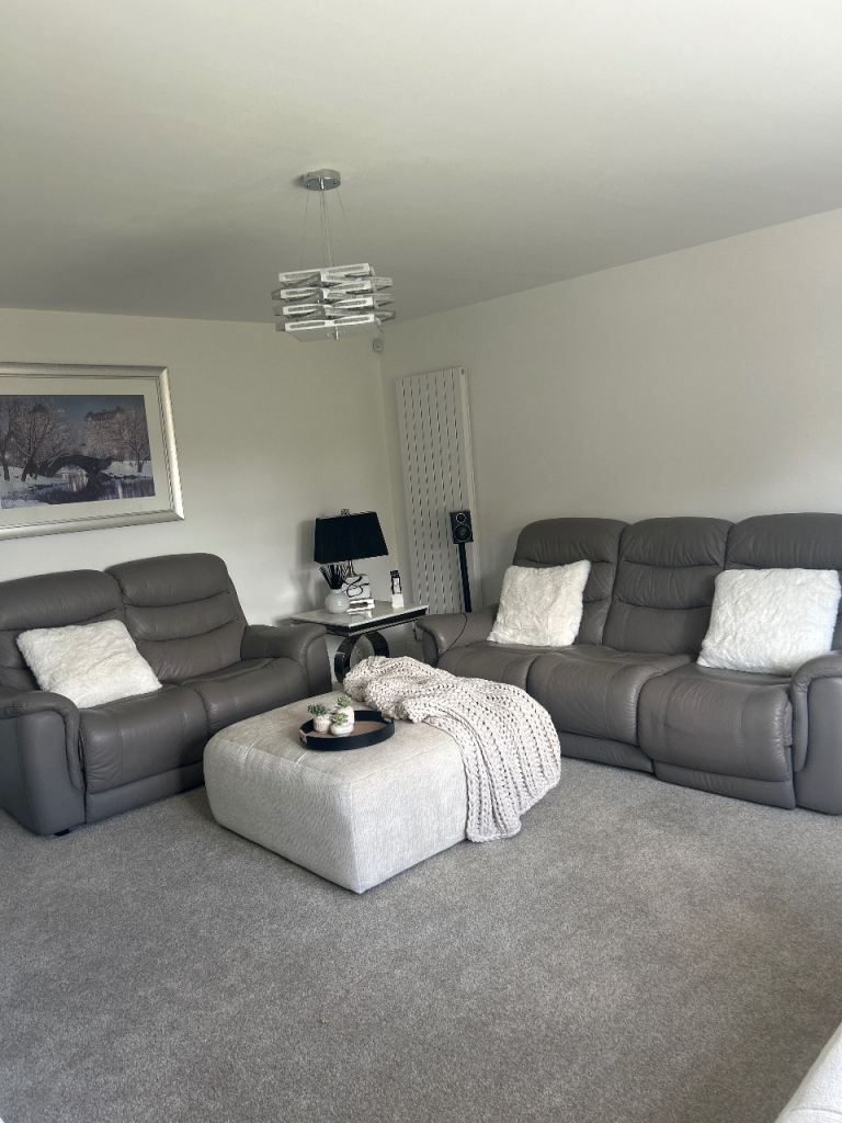 Taupe leather electric recliner lazy boy suite 