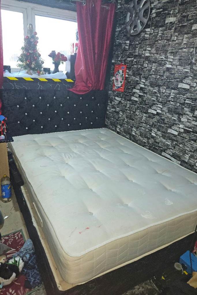 image for Black velvet kingsize divan