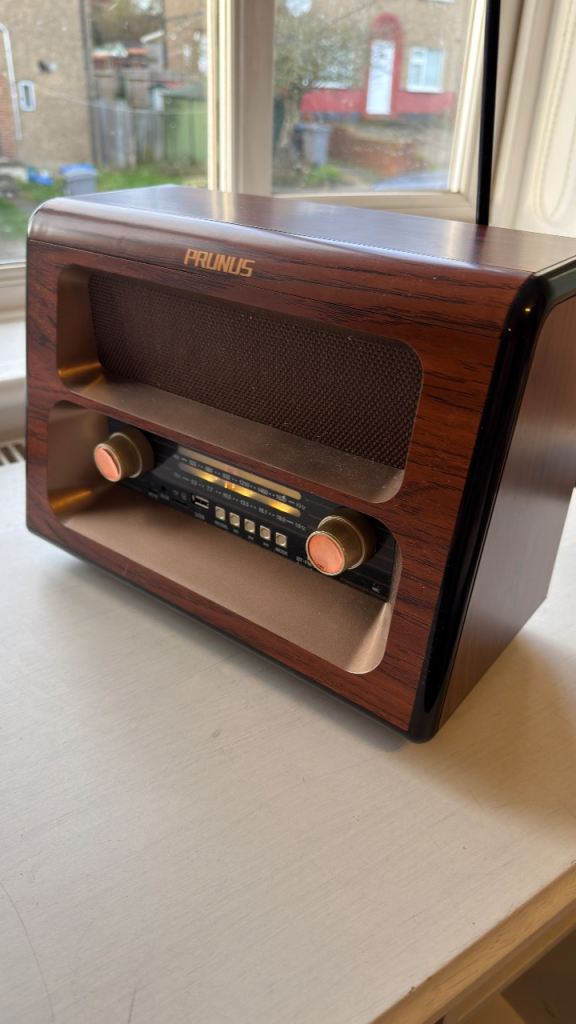 Retro radio
