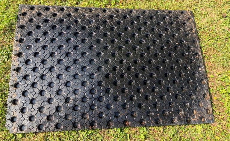 Good Condition Black Underfloor Heating Egg Crate Panel Mat