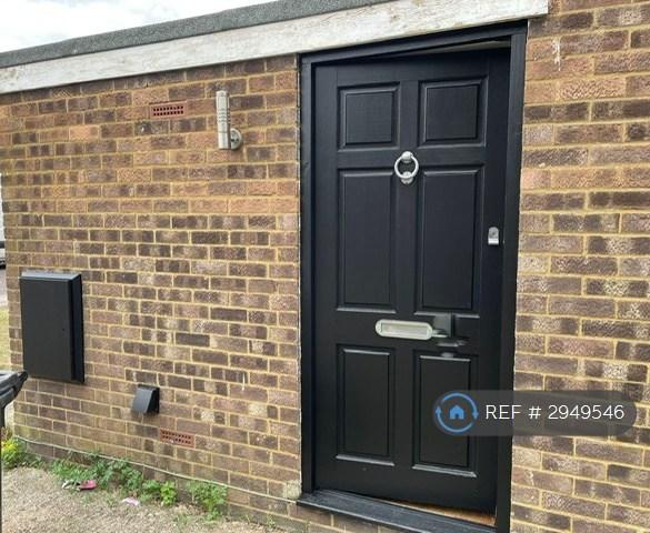 2 bedroom flat in Queens Road, Royston, SG8 (2 bed) (#2949546)