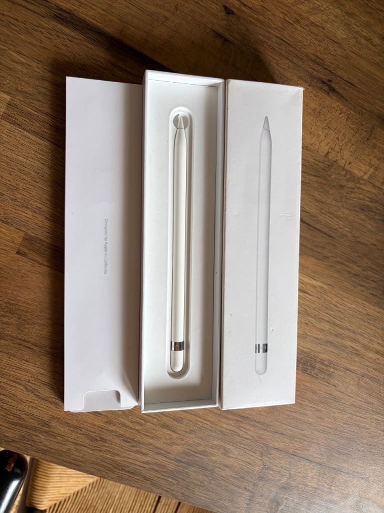 Apple Pencil lighting connection 