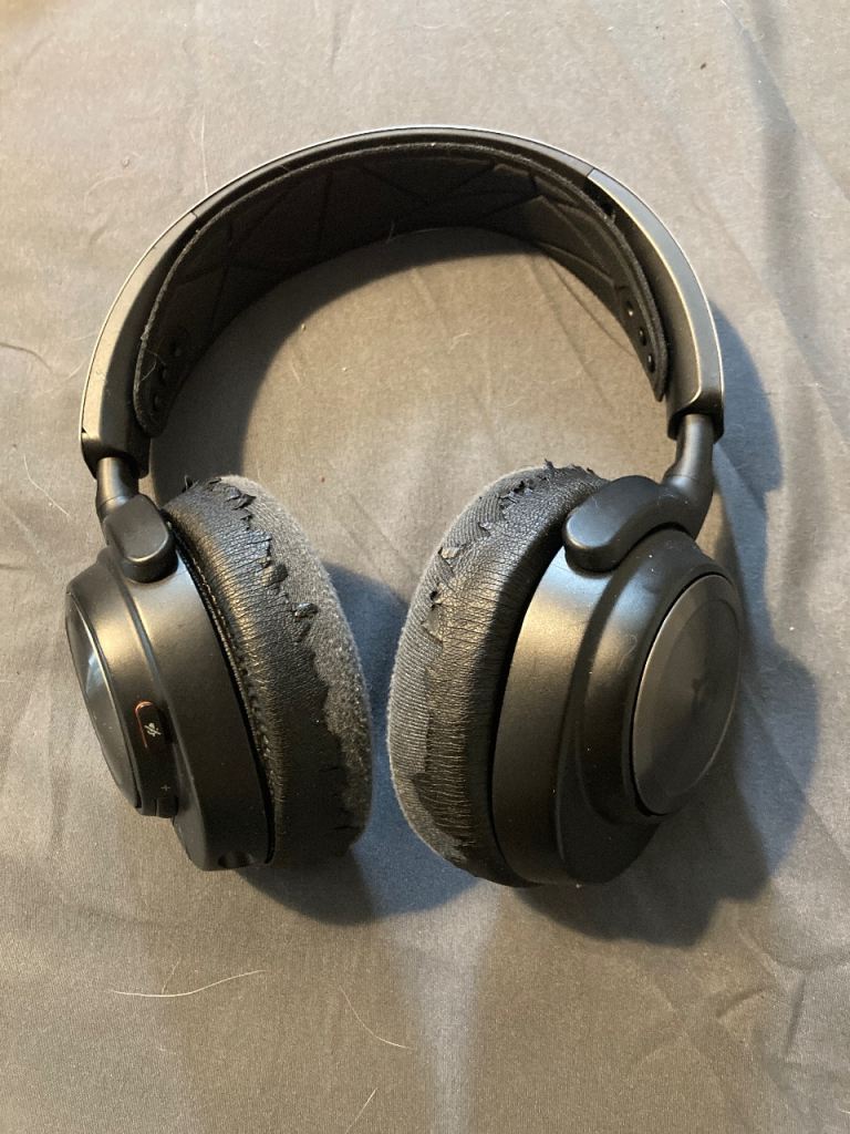 SteelSeries Arctis Nova Pro with GameDAC Gen 2 – Boxed – £120 ono