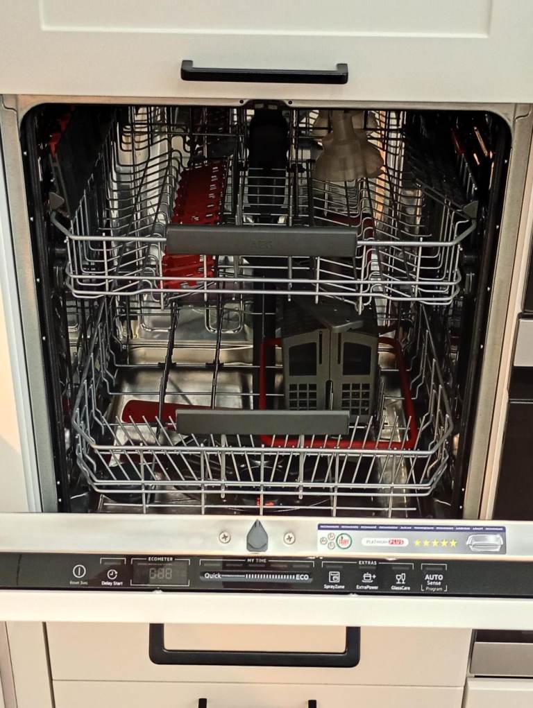AEG FSK62607P Integrated Dishwasher – As Good As New