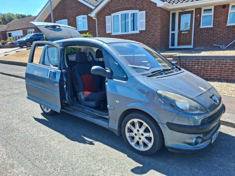 2006 Peugeot 1007 (SPARES OR REPAIRS) Rear axel broken. 
