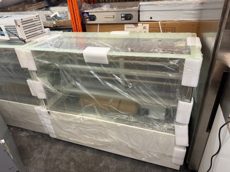 Cake display fridge cafe shop restaurant 1.50 cms cafe shop re 