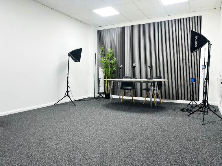 Medium Office / Studio to Rent in Park Royal NW10