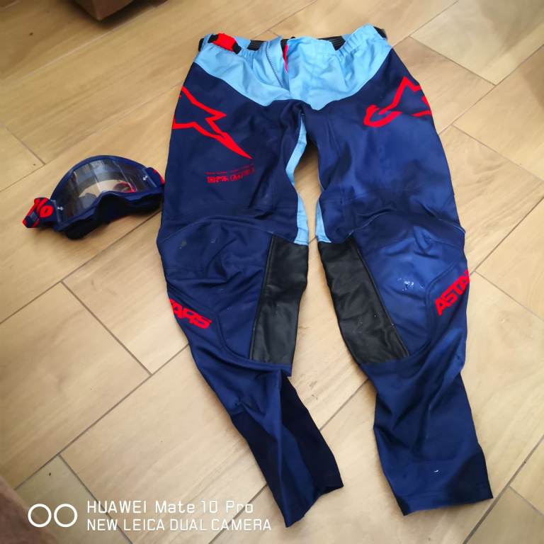 Child's/Young Adults Trousers and goggles 