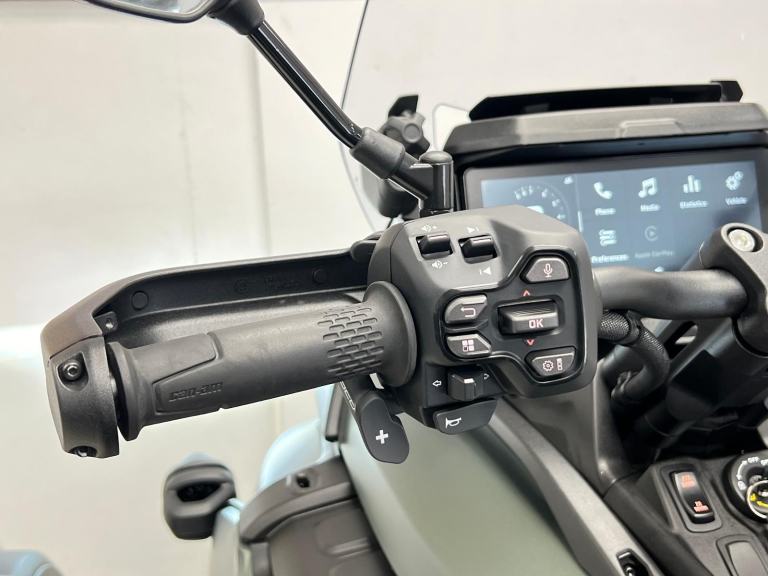 2025 Can-Am Canyon Redrock Semi Automatic Trike with 800 Miles 