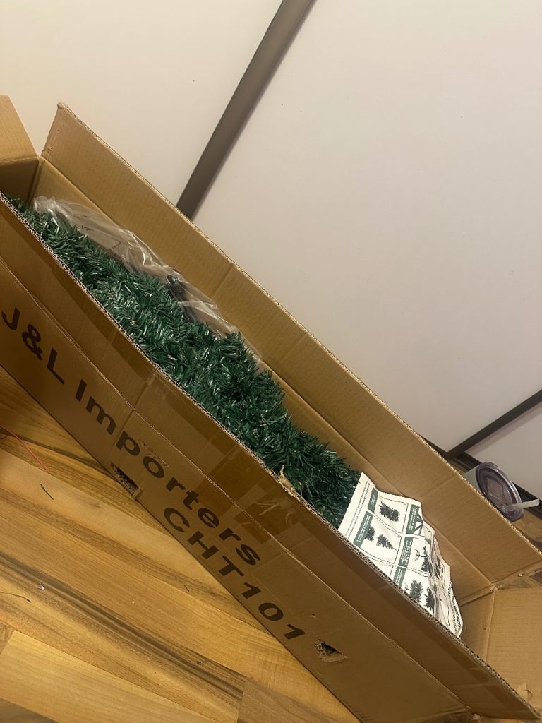 Brand new 6.5ft tree free delivery