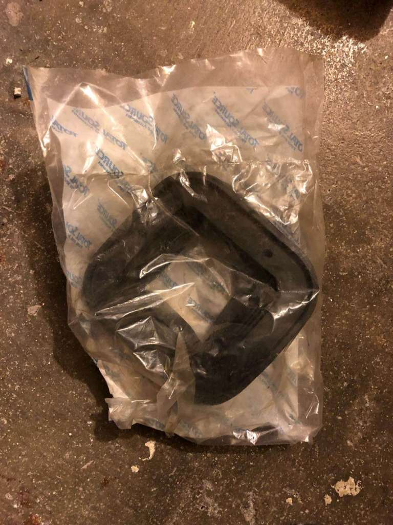Brand New - LINDE 0009625505 FORKLIFT BOOT TILT CYLINDER Replacement Part