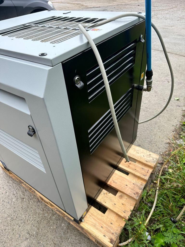 2023 Eigi EN7 Air Compressor with Drypoint Dryer and tank - Can deliver!