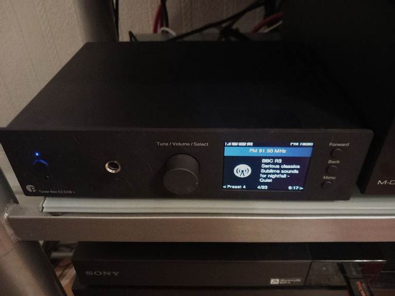 Nr mint Project DAB+ TUNER, plus interconnects, original box, remote, manual.