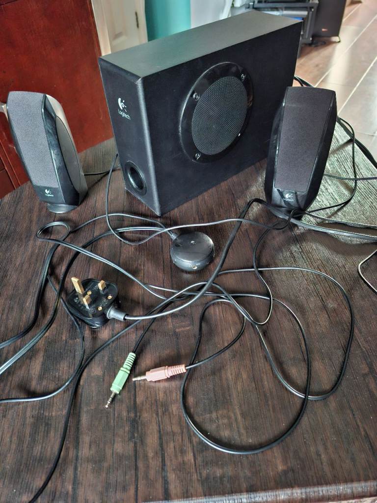 LOGITECH COMPUTER PC LAPTOP SPEAKERS WITH SUBWOOFER VGC