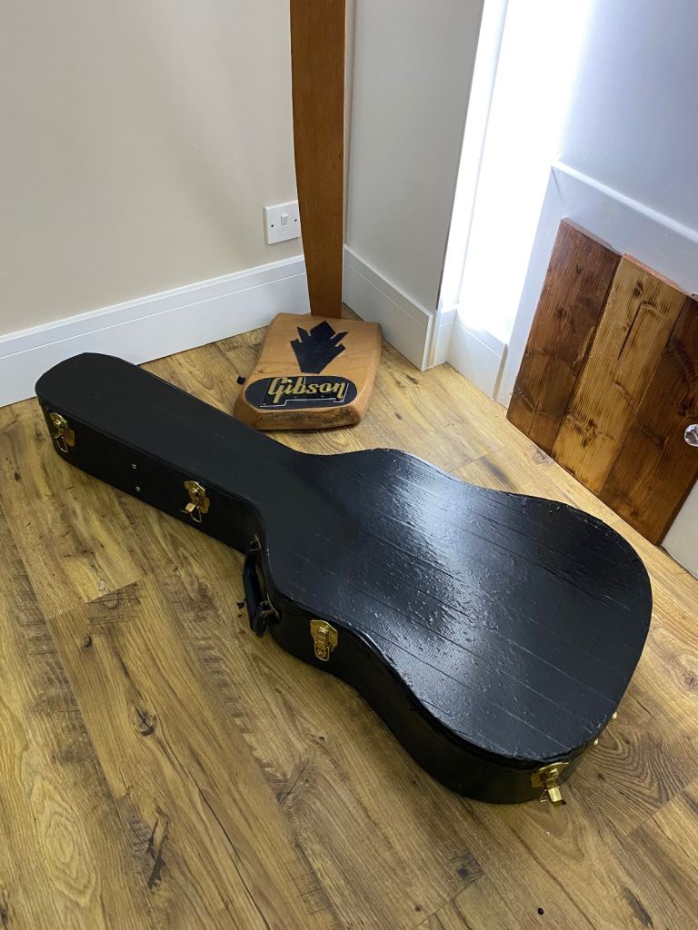 Gibson acoustic case 