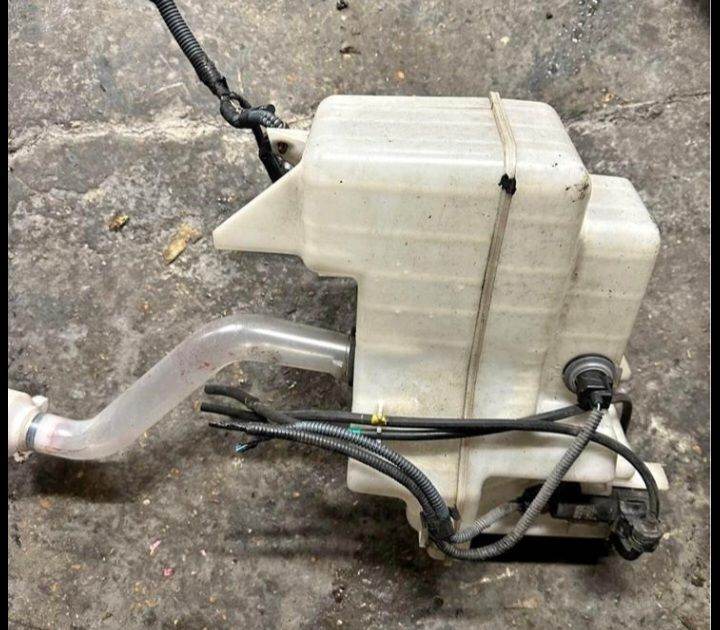 Toyota prius hybrid washer tank