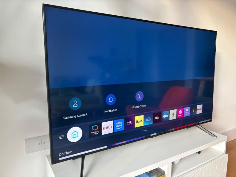 Samsung TV (55” 2020 Crystal UHD 4K HDR Smart TV)