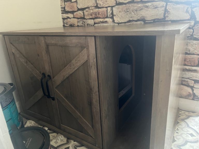 FREE cat litter enclosure 