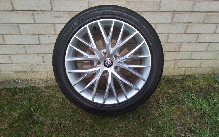 SEAT LEON FR  17" ALLOY WHEEL AND TYRE 