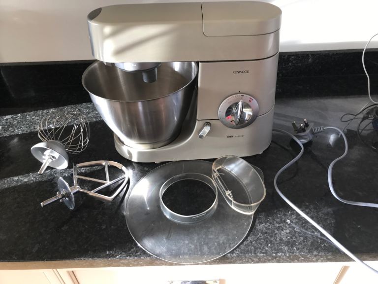 Kenwood chef MKC560 premier food mixer including stainless steel bowl with splash guard whisk etc 