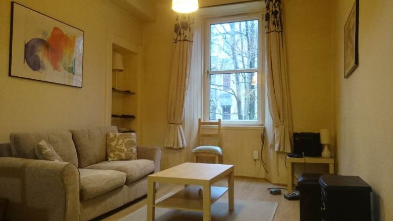 Bright 1 Bedroom First Floor Flat to Rent in Stewart Terrace