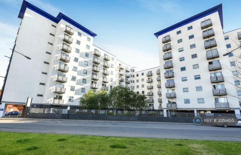 2 bedroom flat in Prince Regent Road, Hounslow, TW3 (2 bed) (#2351455)