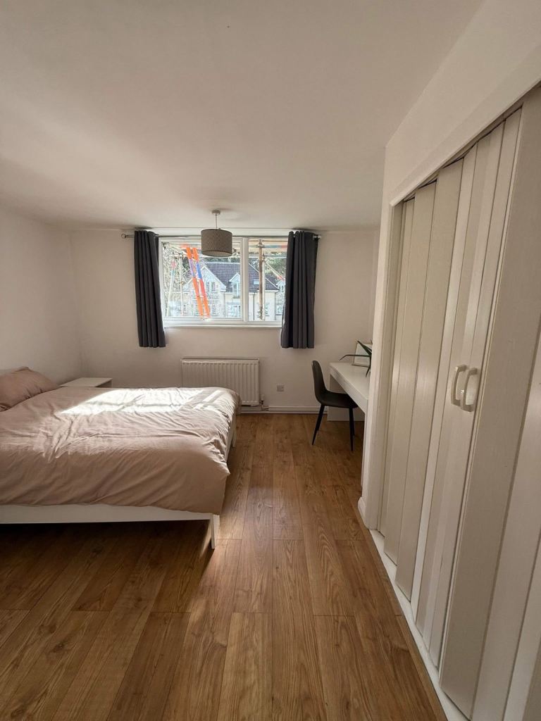 🌿 Bright Double Room in Westbourne – Excellent Location