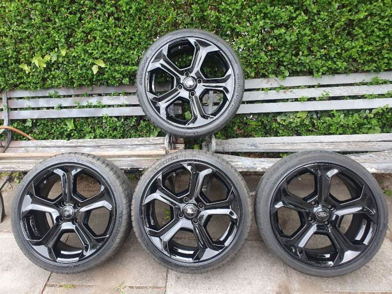 Ford Fiesta 17" ST Alloy Wheels With Excellent Tyres 