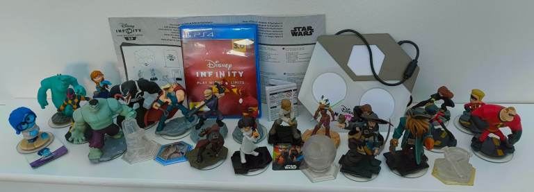 Disney Infinity for PS4 3.0 game, board, instructions & 24 figures/disc £40