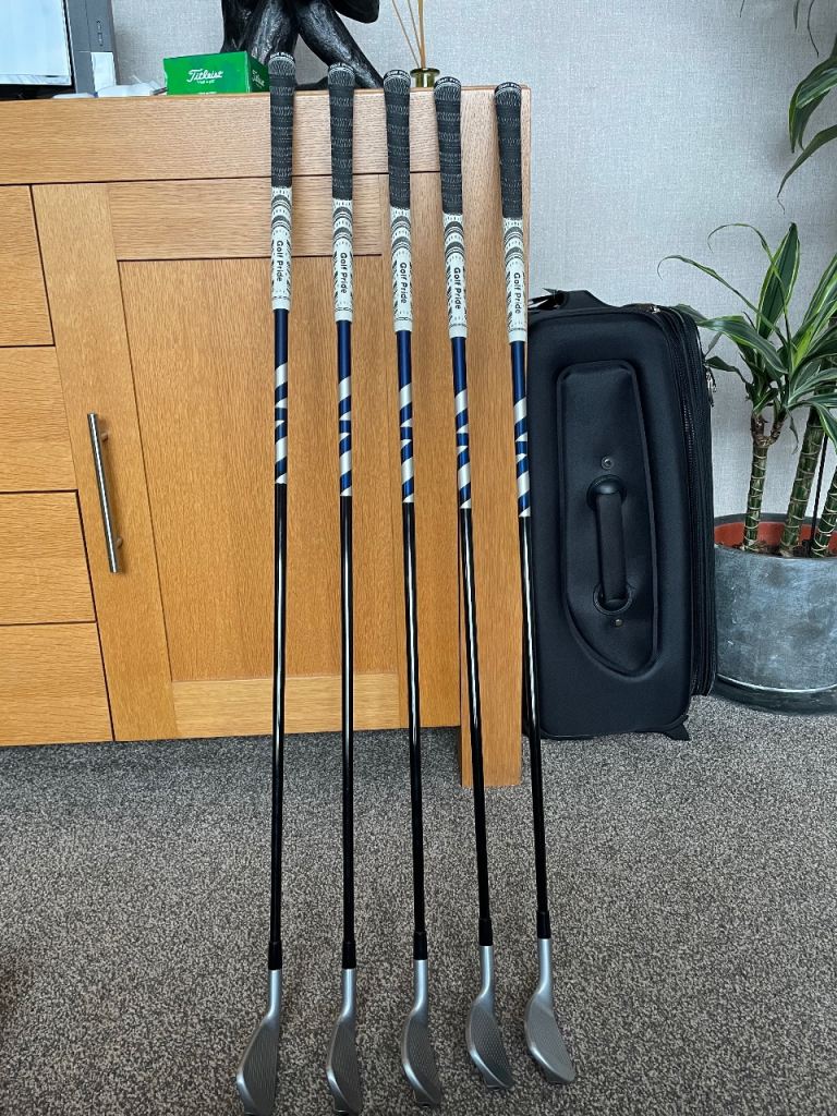 Taylormade P790 6-PW Irons Graphite Shafts Fujikura Ventus Blue TR 6-R