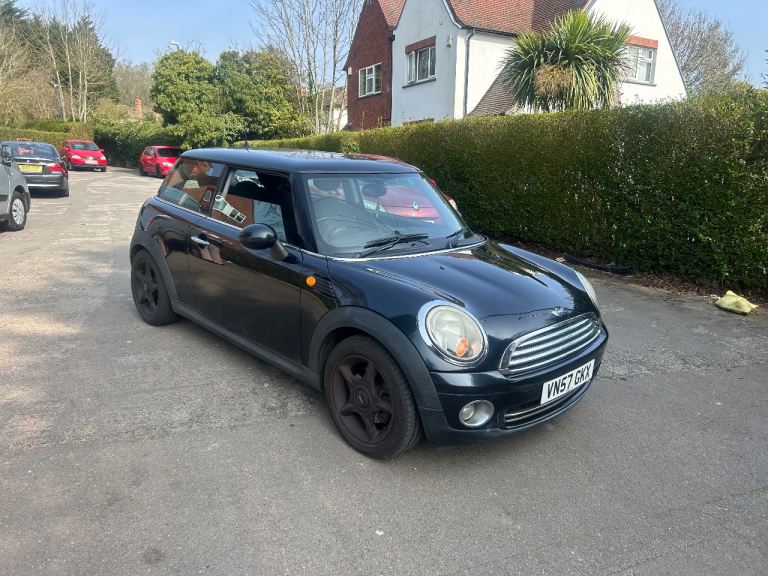 Mini Cooper 1.6 £495 long mot