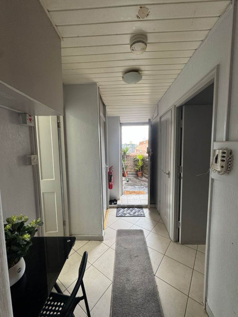 DOUBLE ROOM AVAILABLE NOW BRICK LANE,  E1  – 3 minutes from station