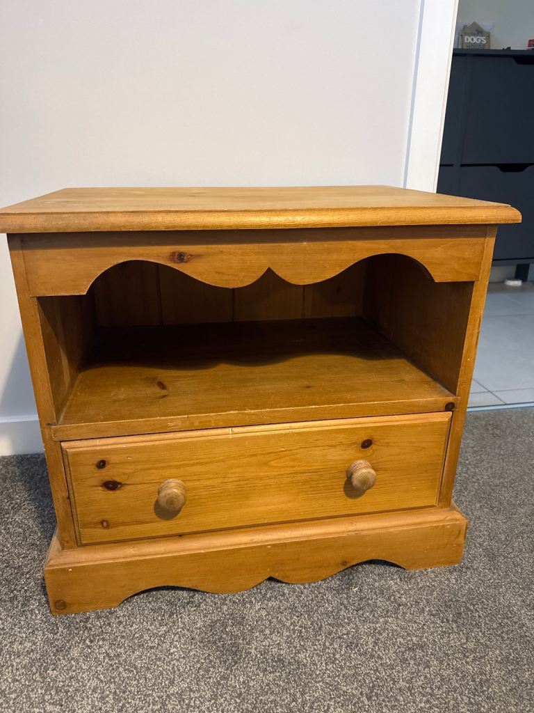 Pine tv unit