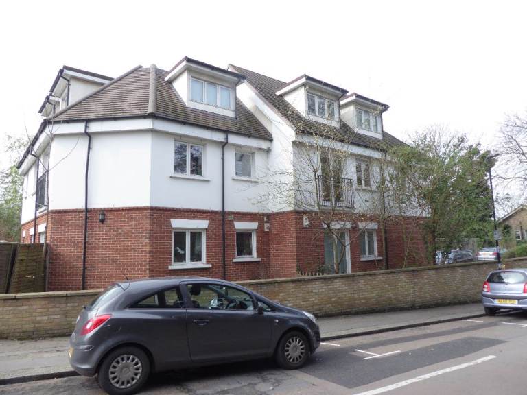Newly Refurbished 2 Bedroom Flat in Croydon