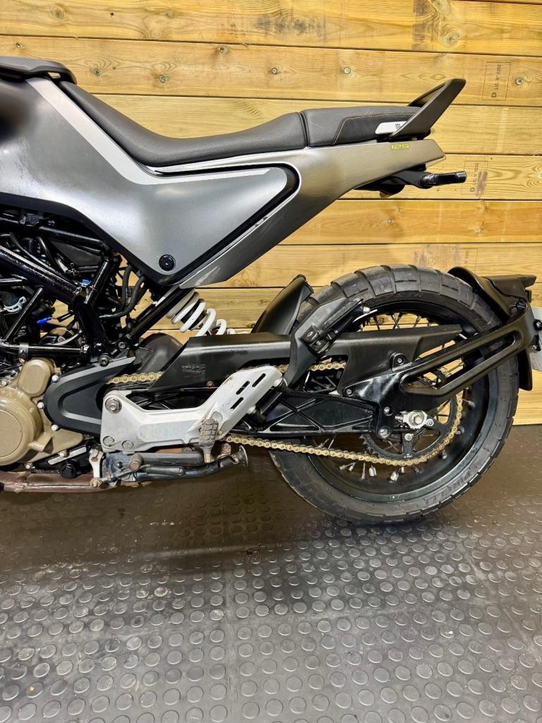 Husqvarna SVARTPILEN 125 / 2021 model / covered 11.3k miles 