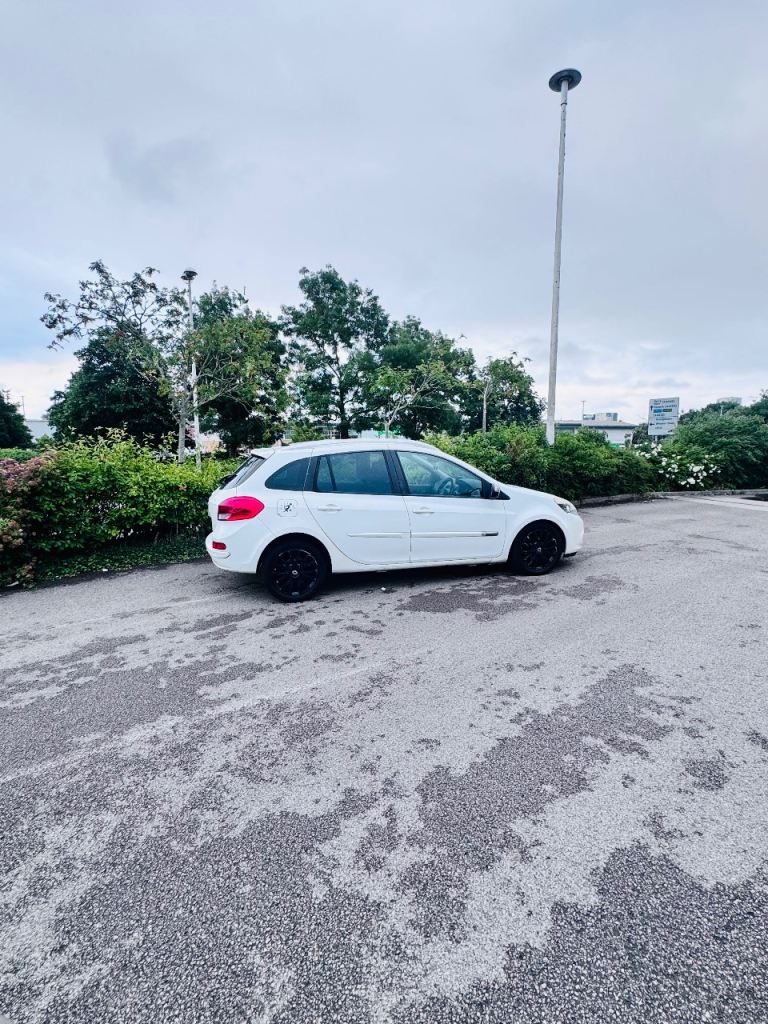Renault, CLIO, Estate, 2012, Other, 1598 (cc), 5 doors