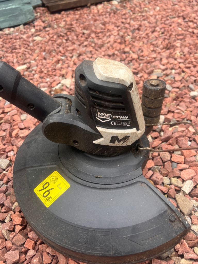 Garden strimmer on wheels